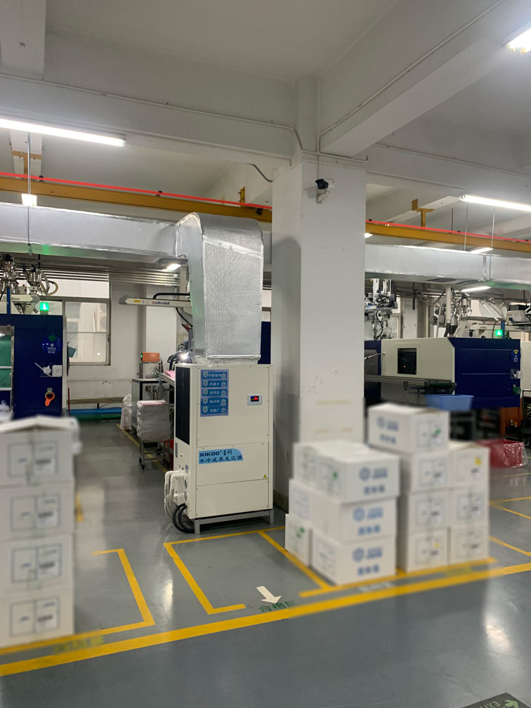 大型注塑廠區(qū)域降溫，應(yīng)用蒸發(fā)冷省電空調(diào) -立式管道機(jī)